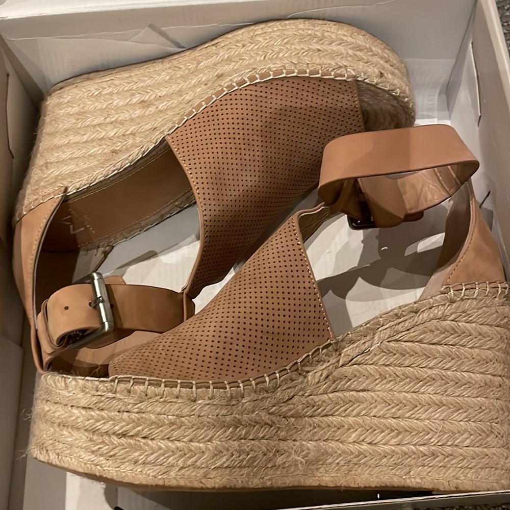 Marc Fisher sandals (size 10) - Picture 3 of 5